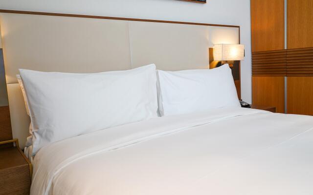 Staybridge Suites Dubai al-Maktoum Airport, an IHG Hotel