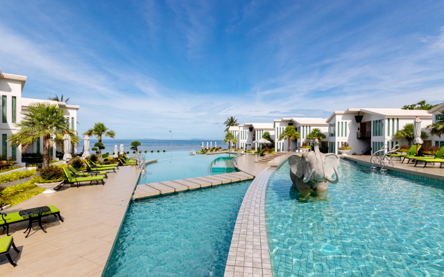 Vannee Golden Sands Beachfront Resort