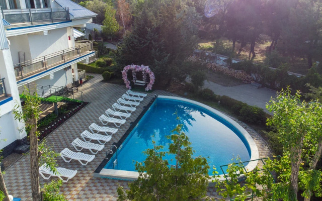 Solnechny Guest House