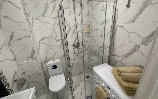Avtorskie s sezonnym bassejnom  Apartments