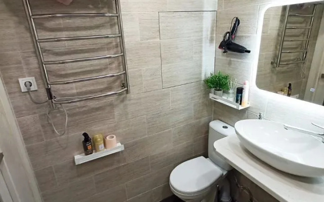 S Dzhakuzi S Sovremennym Remontom Flat