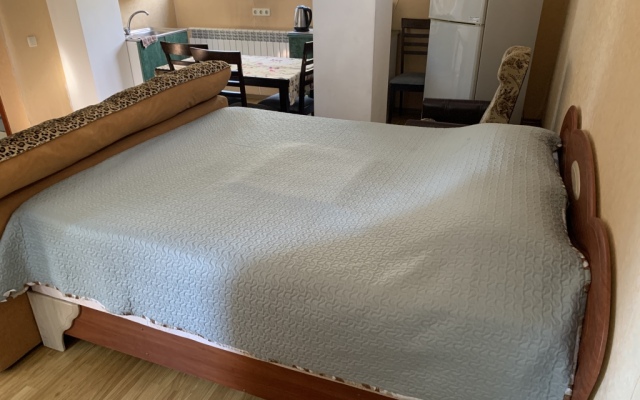 Апартаменты Статус на Кирова 10 в Ялте 2