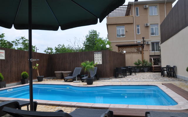 Tavr Guest House