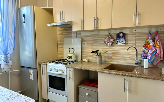2-kh Kom Kvartira s Vidom na Gory Flat
