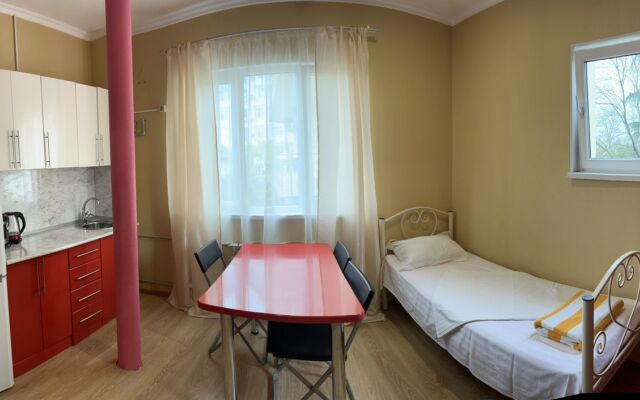 Na Tsvetochnoy 4 Apartments