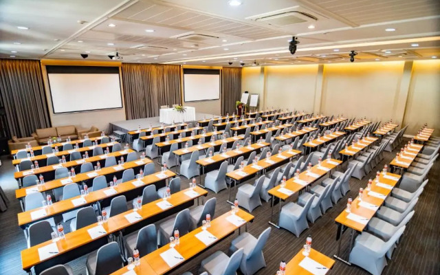 Отель Koon Hotel Sukhumvit