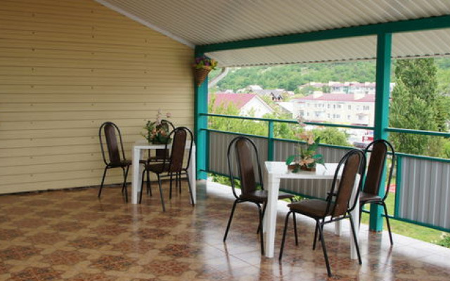 Izumrud Hotel