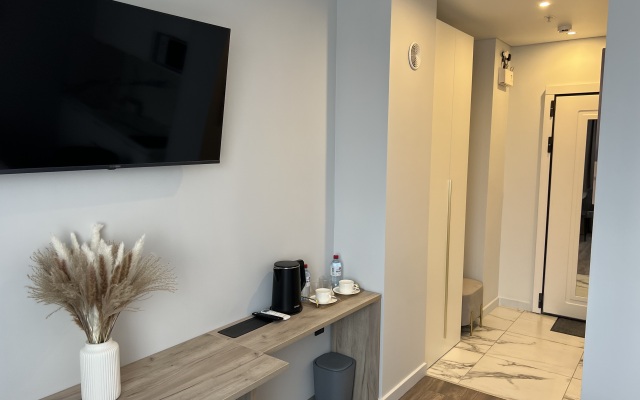 White Lucky Apart Apartments