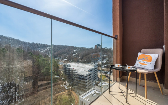 S Balkonom I Vidom Na Gory Flat