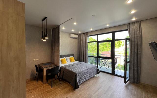 4kh mestnye apartamenty s balkonom i basseynom Apartments