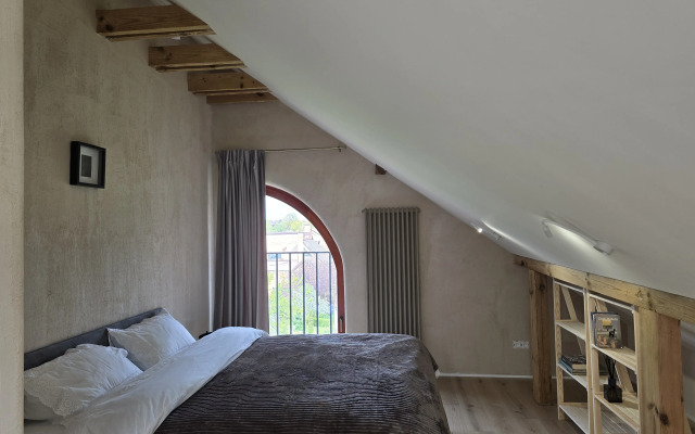 Mansarda S Vidom Na Verkhnee Ozero Flat