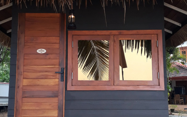 Tomorrowland Beach Villas & Fisherman's Wharf Restaurant Mini Hotel