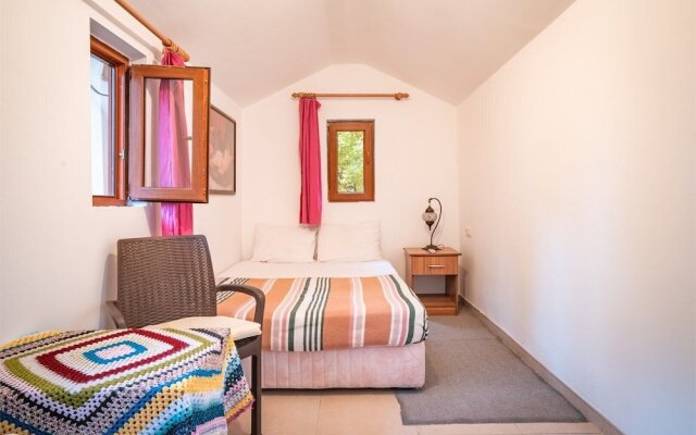 7 Garden Bungalow & Camping