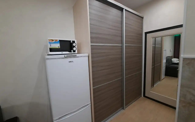 Studiya S Balkonom Na 17 Etazhe Apartments