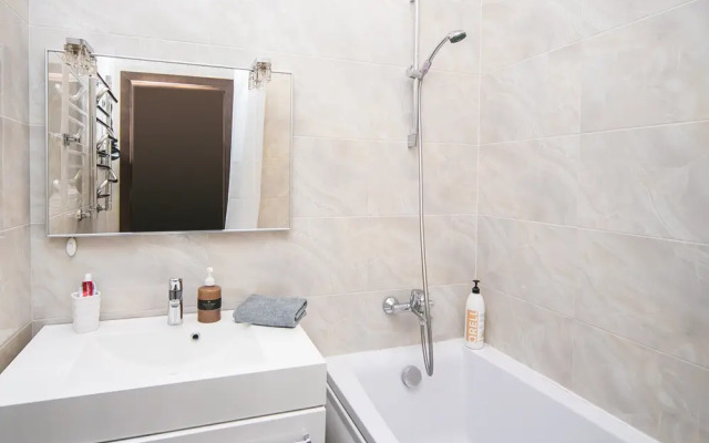 2- room on 28 Independence Avenue City Center Apartments