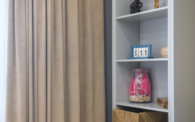 Uyutnaya s dizaynerskim remontom Flat