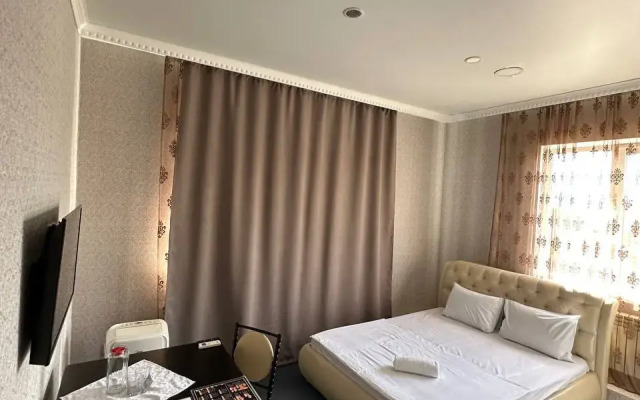 Mazhor Hotel