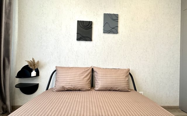 Evkalipt s Dizaynerskim Remontom v Sovremennom Rayone Apartments
