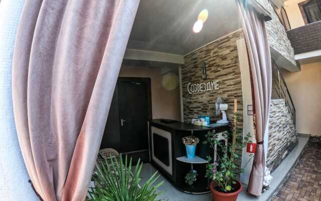 FamilyClub Созвездие - бассейн под облаками