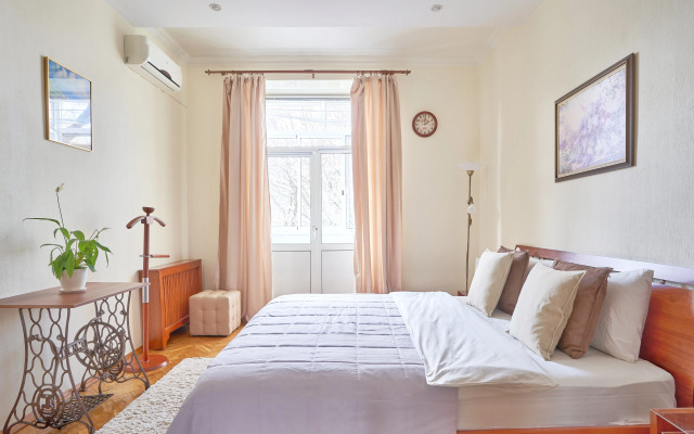 Апартаменты 2-комнатная на Леонтьевском переулке