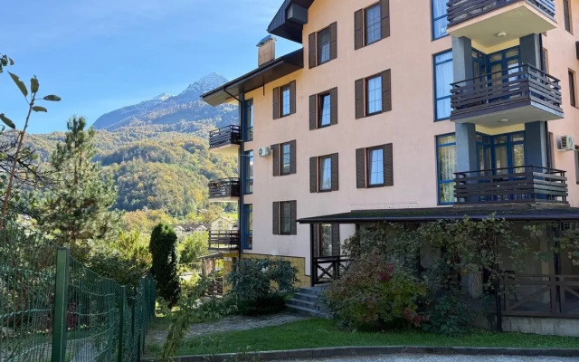 Apartamenty Eko Dom v Zk Katerina Al'pik s vidom na gory i terrasoj