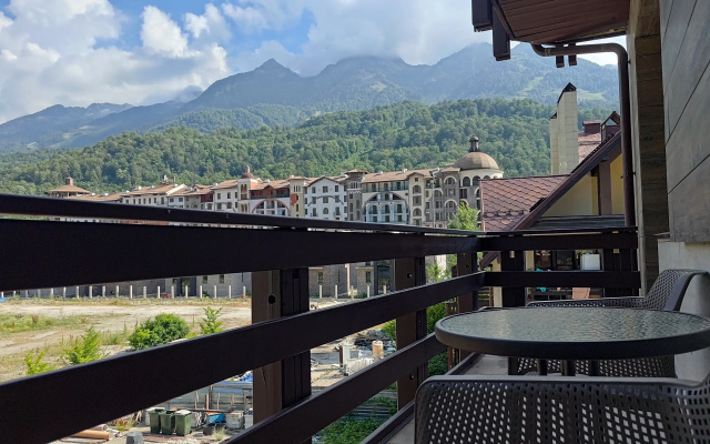 Kvartira s panoramnym vidom na gory. Naprotiv kurorta Krasnaa Polana Zit' v Gorah
