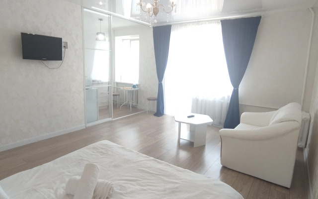 U Glavnoy Ploschadi Pobedy Flat