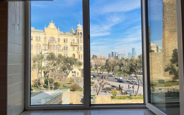 Okolo Devichyey Bashni, Stary Gorod/Baku Apartments