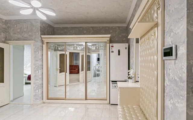 V Krasnoflotskom Pereulke 1 Flat