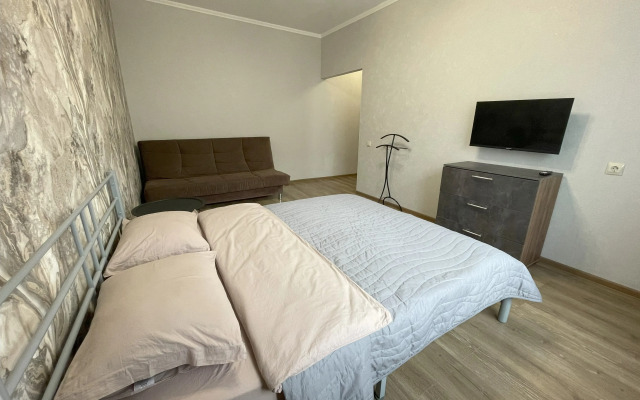 V Tsentre Goroda V 4-M Mikrorayone Flat
