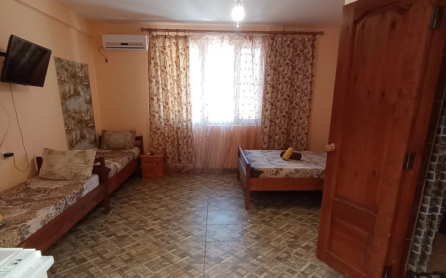 Oazis Na Molodezhnoj Guesthouse