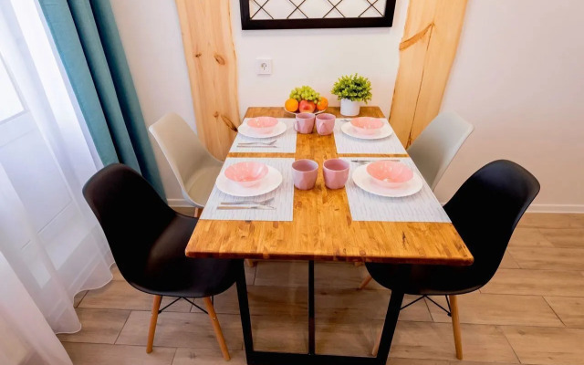 Na Yeleny Kolesovoy 26B Flat