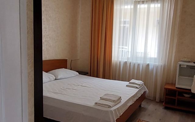 Larisa Guest House