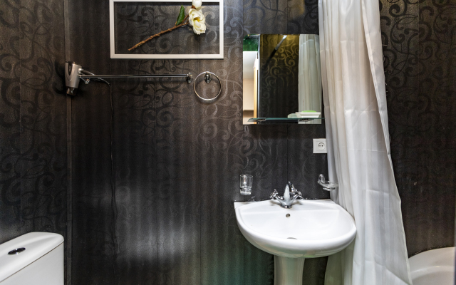 Charming Home At Old-Town Puri Square Apartments