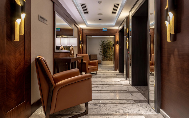 Royal Stay Palace Hotel