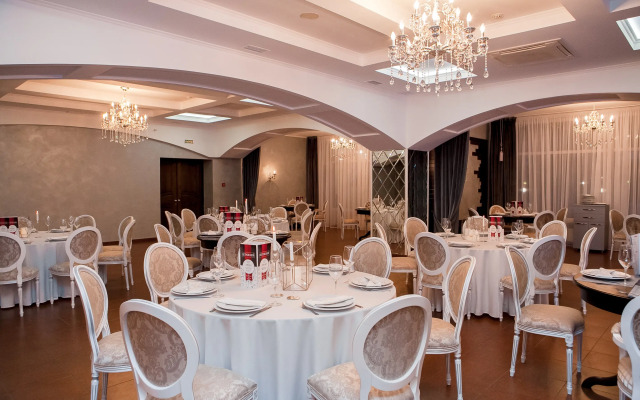 Amaks Azov Hotel