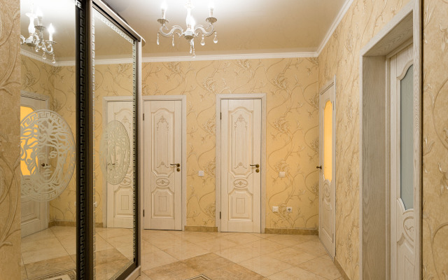 Yevro 3kh Komnatnye Apartamenty S Vidom Na Park Galitskogo Apartments