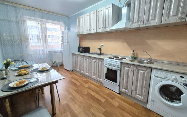 Квартира просторная с тремя раздельными спальными местами парк Галицкого