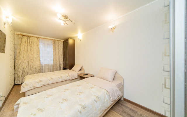 Квартира Уютная Трехкомнатная на Крисанова 27