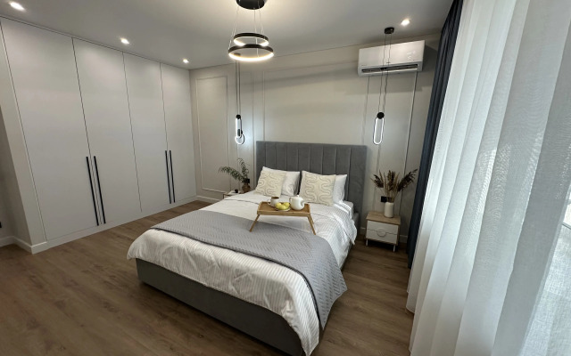 Sunny Flat
