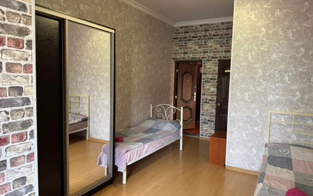 Na Tsvetochnoy Apartments