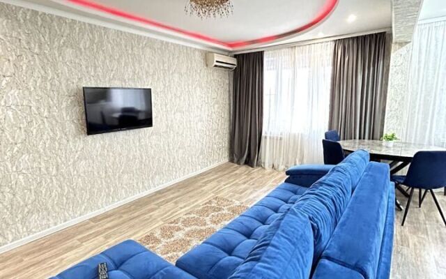 Ulitsa Botvina 8 Flat