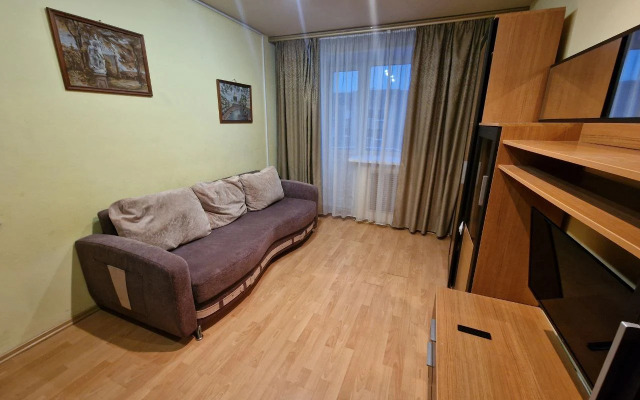 Квартира с Балконом в Спальном Районе