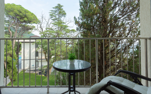 Poslednij Etazh Leta - Stilnaya Studiya u Morya v Sochi (Ashe) Apartments