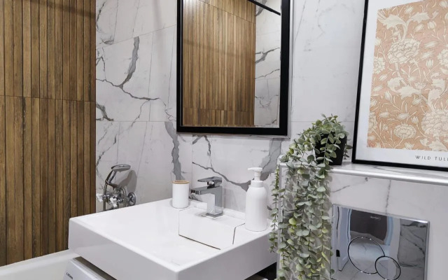 Na Ulitse Semyi Shamshinykh 77 Flat