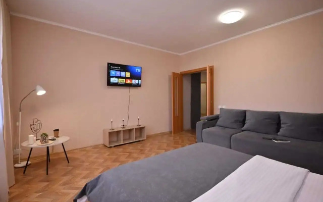 Dvukhkomnatnaya Naprotiv Trts Planeta Flat