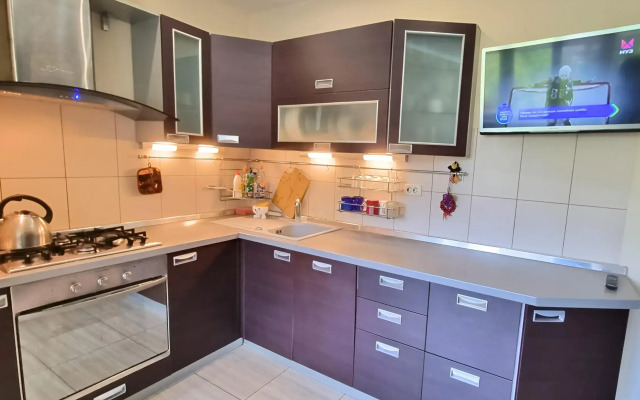 Trekhkomnatnaya v Tsentre Romashki Kvartira