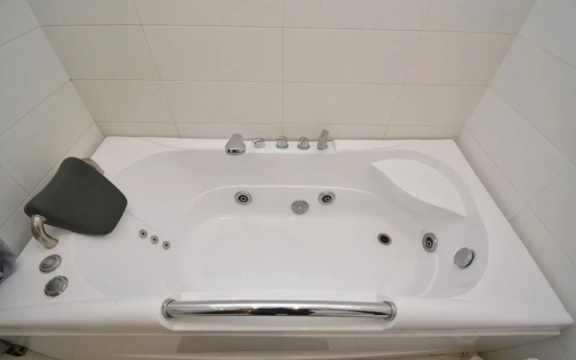 3-Komn. V Novostroyke, Ulitsa Arama, Di6413 Flat
