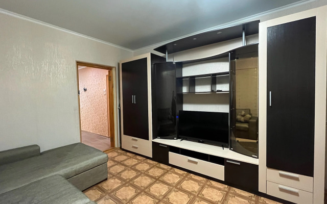 Odnokomnatnaya Kvartira V Tsentre Noyabryska Flat