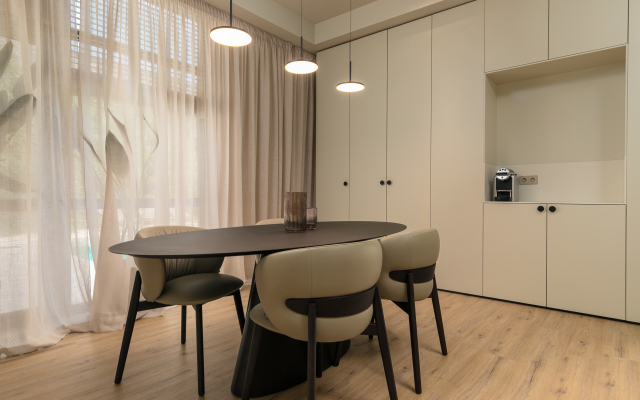 Taunkhaus v Sochi  sobstvennym Basseynom Apartments